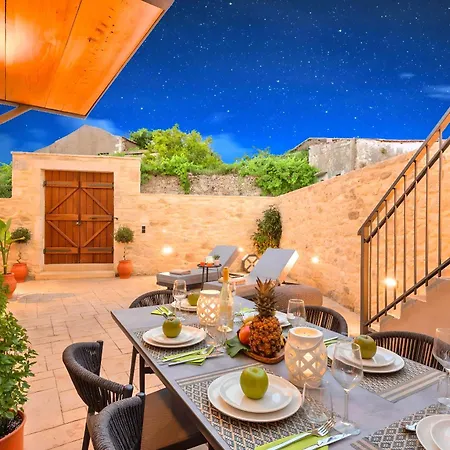 Roustico Luxury Heated Pool & Whirpool Villa *