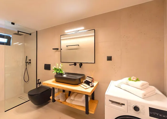 Roustico Luxury Heated Pool & Whirpool Villa