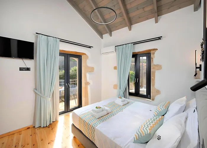 Roustico Luxury Heated Pool & Whirpool Villa *