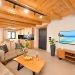 Roustico Luxury Heated Pool & Whirpool *