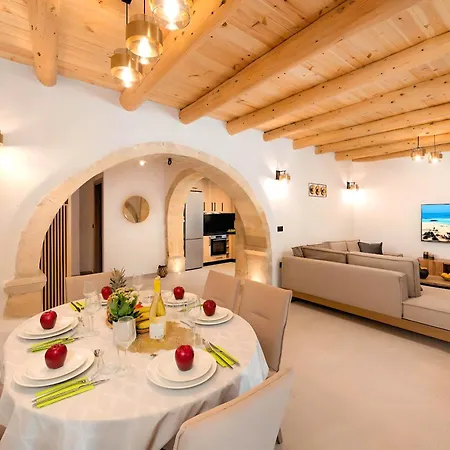 Roustico Luxury Heated Pool & Whirpool Villa