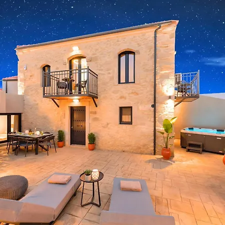 Roustico Luxury Heated Pool & Whirpool