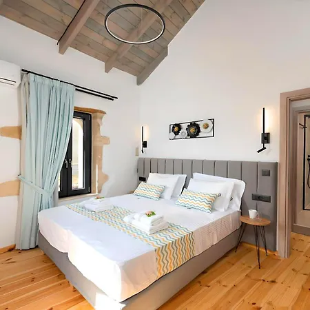 Roustico Luxury Heated Pool & Whirpool