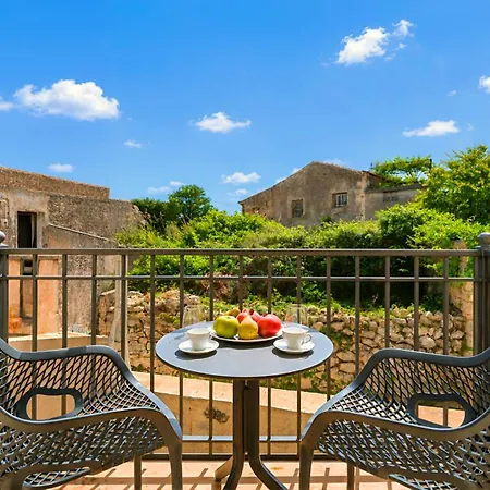 Roustico Luxury Heated Pool & Whirpool