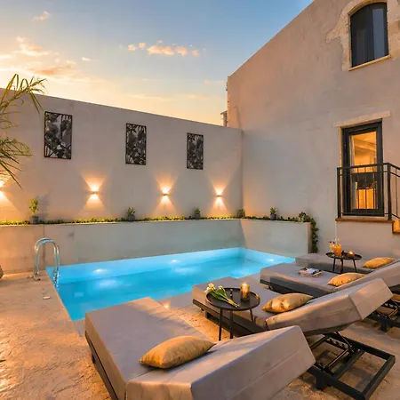 Roustico Luxury Heated Pool & Whirpool