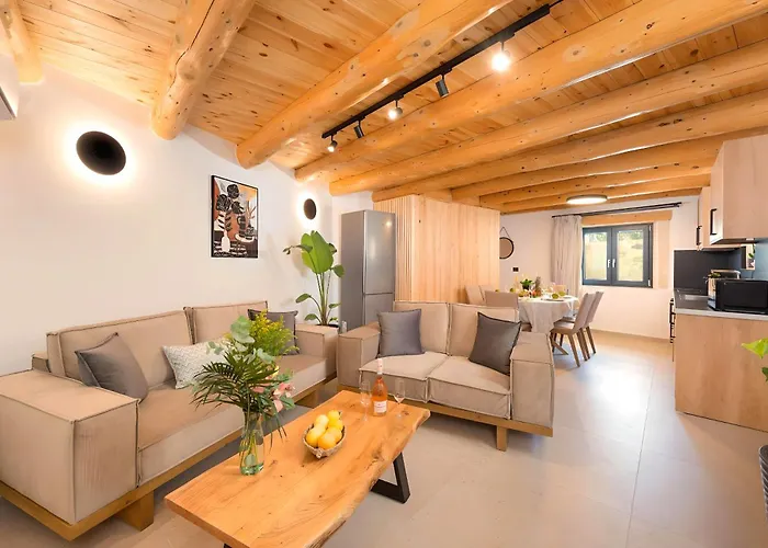 Roustico Luxury Heated Pool & Whirpool