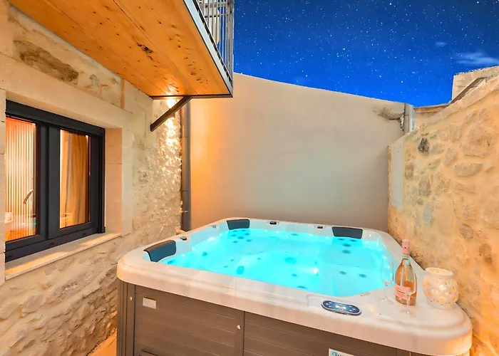 Roustico Luxury Heated Pool & Whirpool