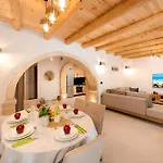 Roustico Luxury Heated Pool & Whirpool Villa