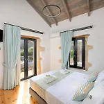 Roustico Luxury Heated Pool & Whirpool Villa *