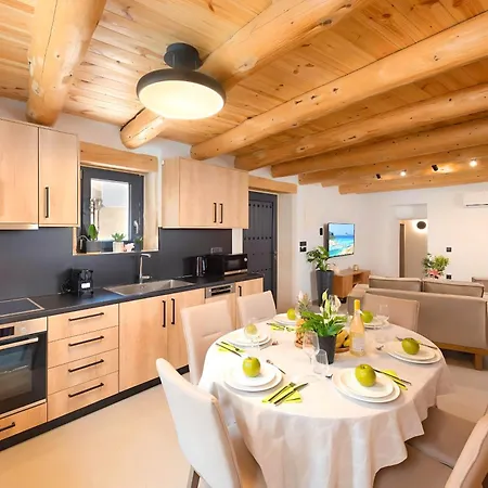 Villa Roustico Luxury Heated Pool & Whirpool
