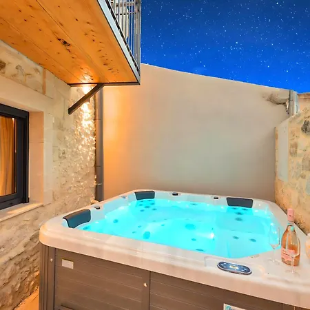 Roustico Luxury Heated Whirpool